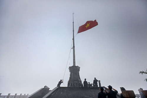 Lá cờ Việt Nam: \
